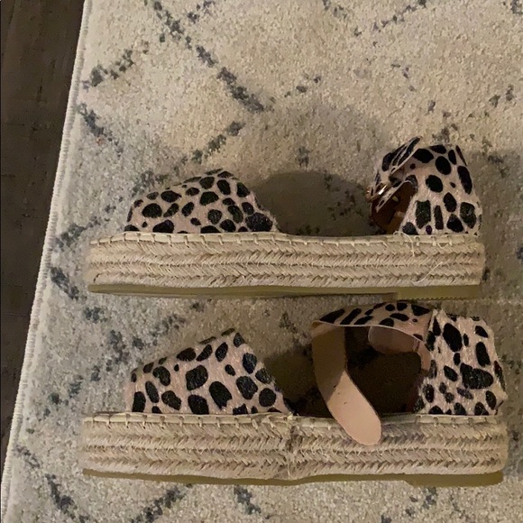 Cheetah print t sandals - Picture 3 of 5